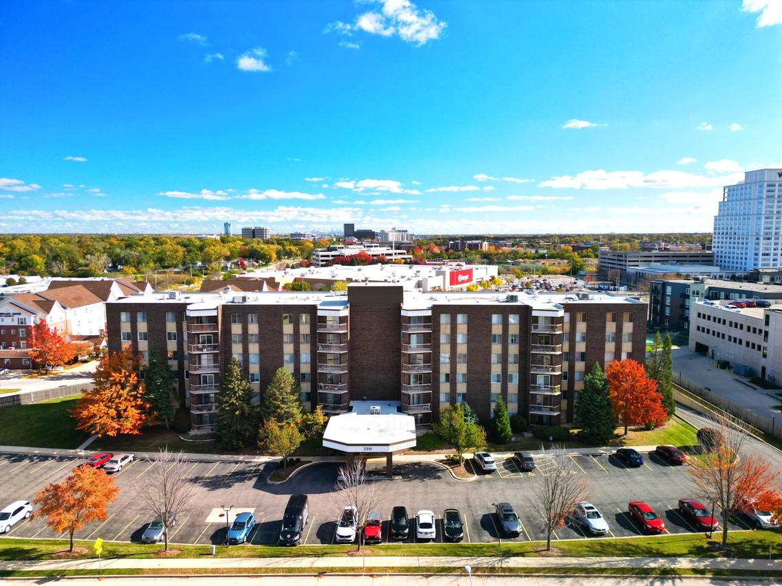 2201 S Grace St. #604, Lombard, IL 60148