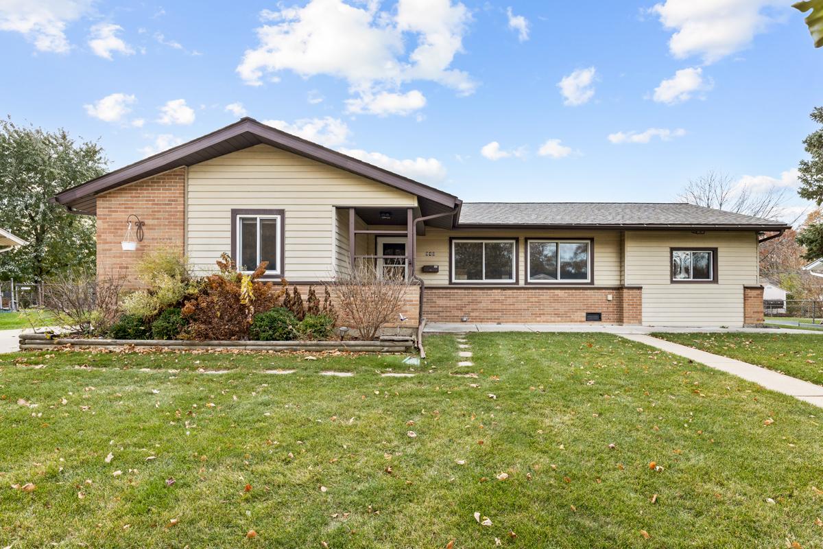 940 Victoria Ln., Elk Grove Village, IL 60007