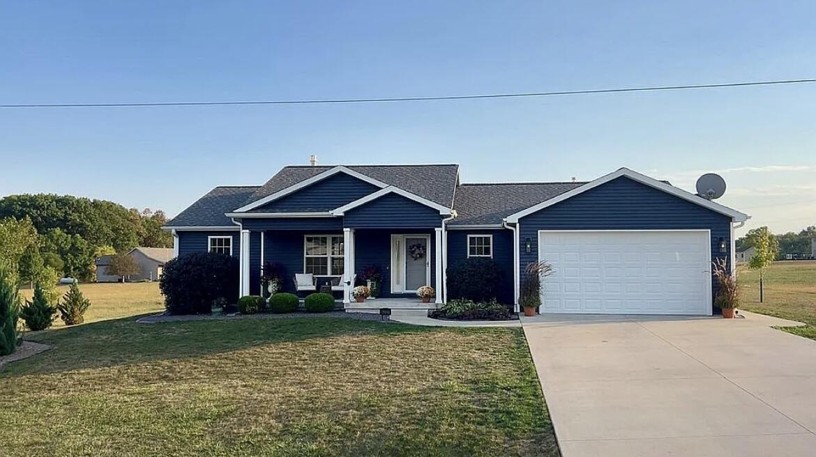 6227 E Sarver Ln., Argenta, IL 62501