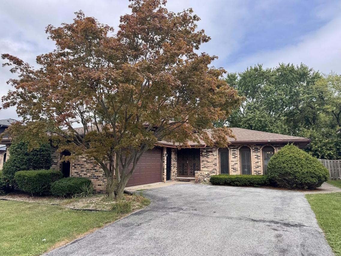 17945 Maple St., Lansing, IL 60438