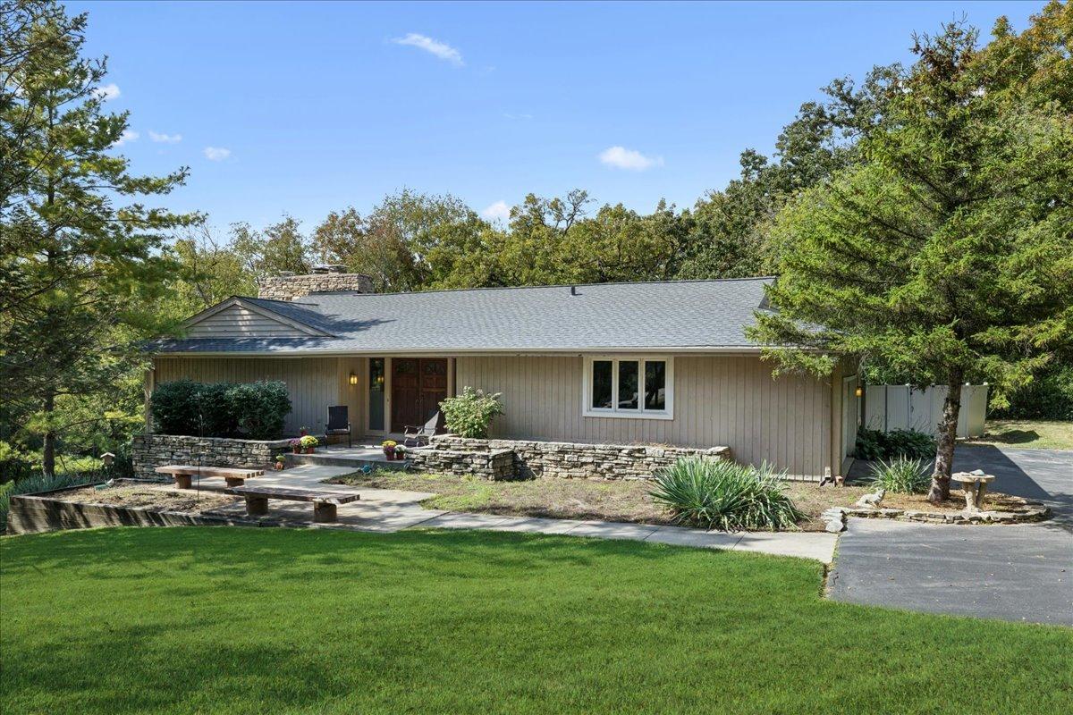 25146 N West Tower Dr., Tower Lakes, IL 60010