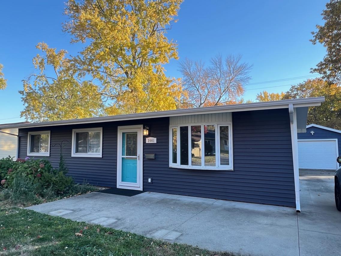 2001 E Country Squire Dr., Urbana, IL 61802