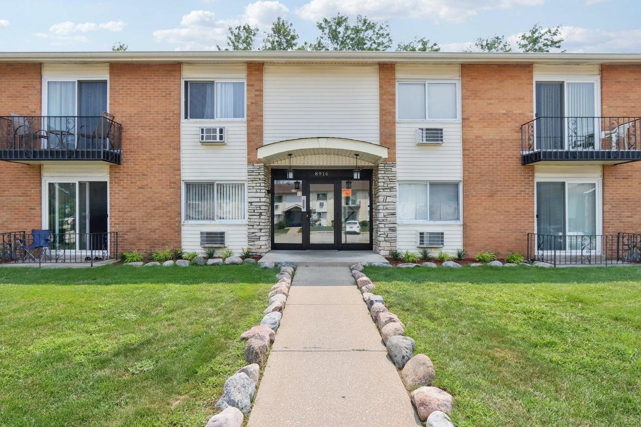 8916 Kenneth Dr. #1E, Des Plaines, IL 60016