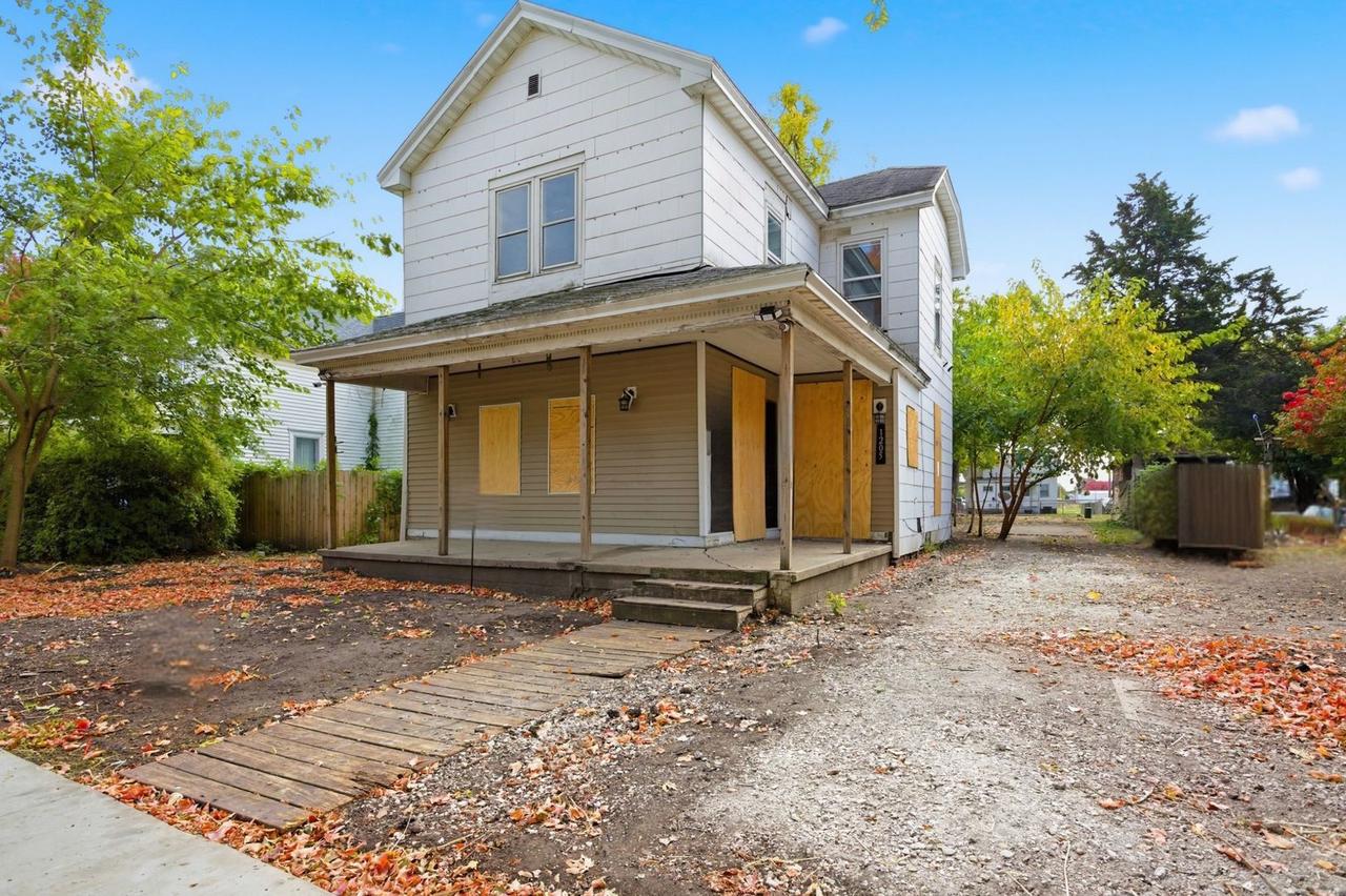 1205 Champaign Ave., Mattoon, IL 61938