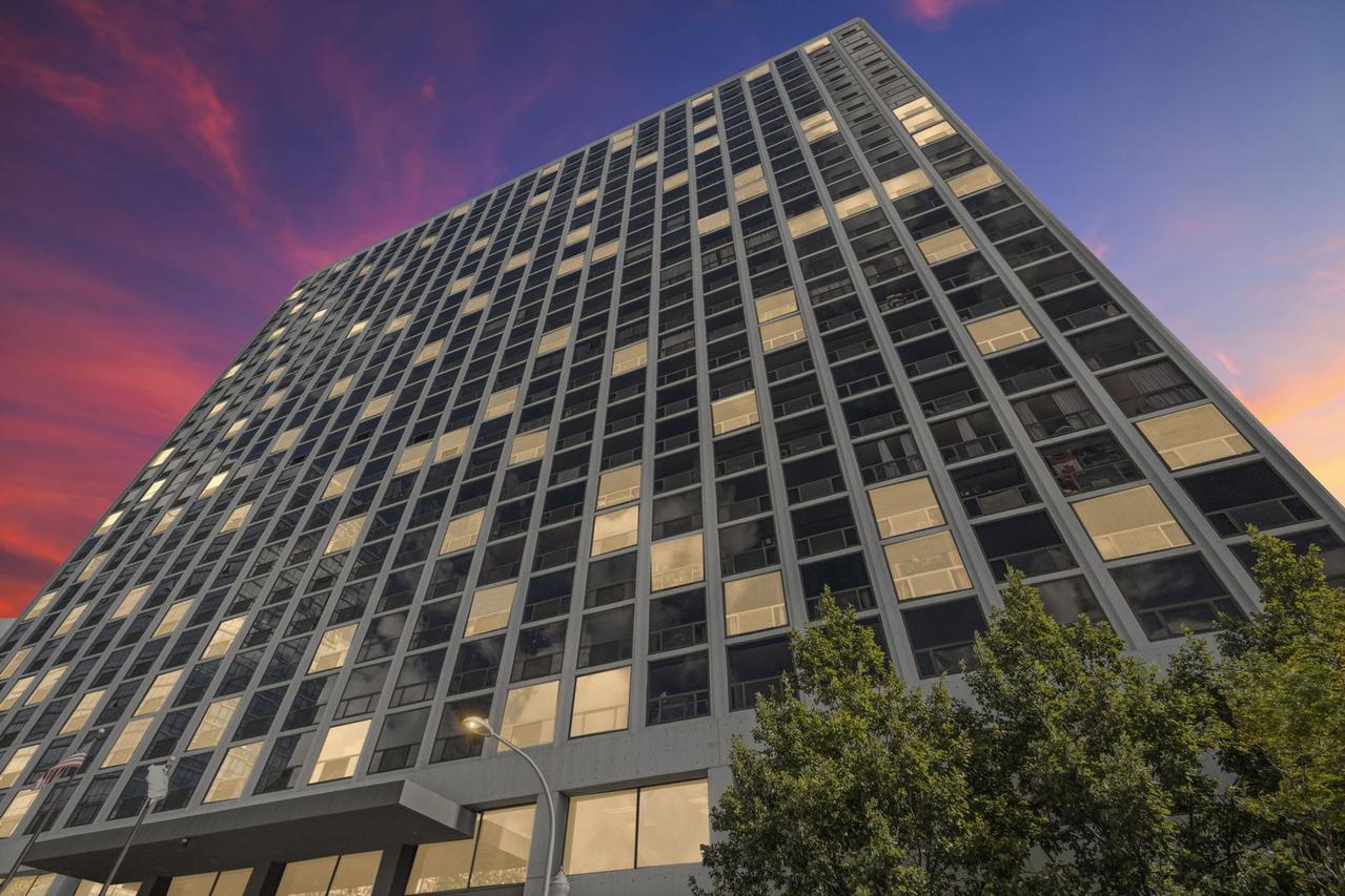 4343 N Clarendon Ave. #1715, Chicago, IL 60613