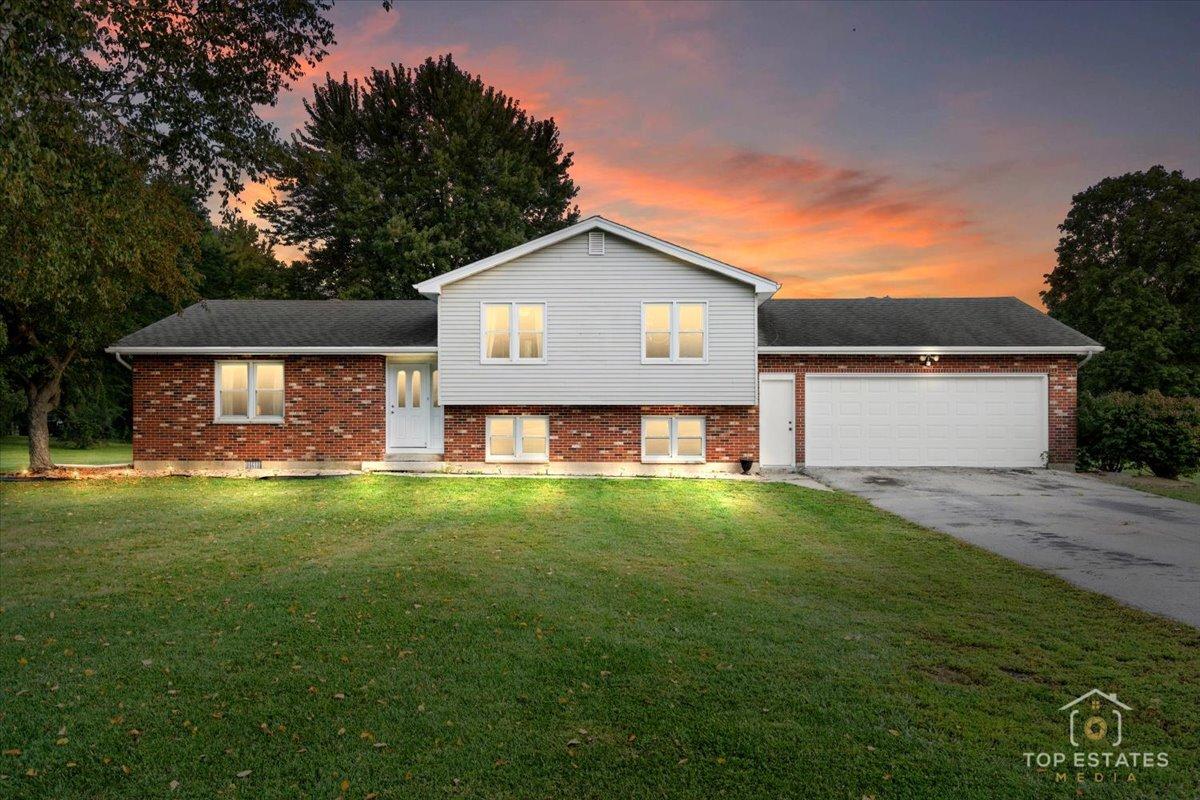 48W201 Keslinger Rd., Maple Park, IL 60151