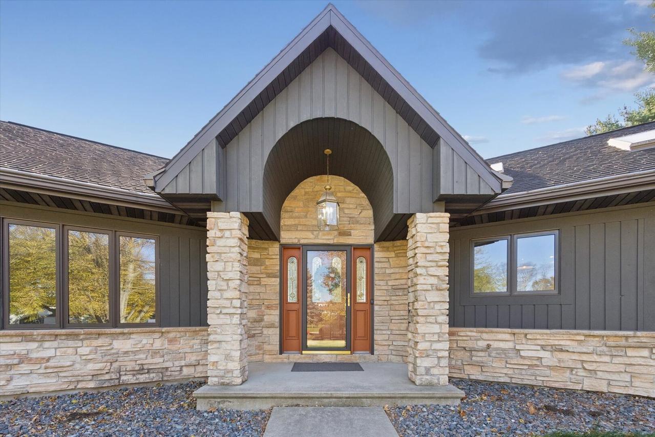 97 Highcrest Ct., Shannon, IL 61078