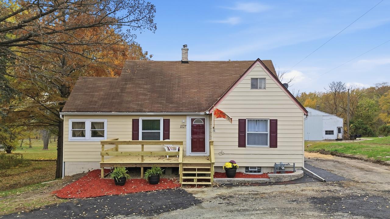 1127 4th Ave., Dixon, IL 61021