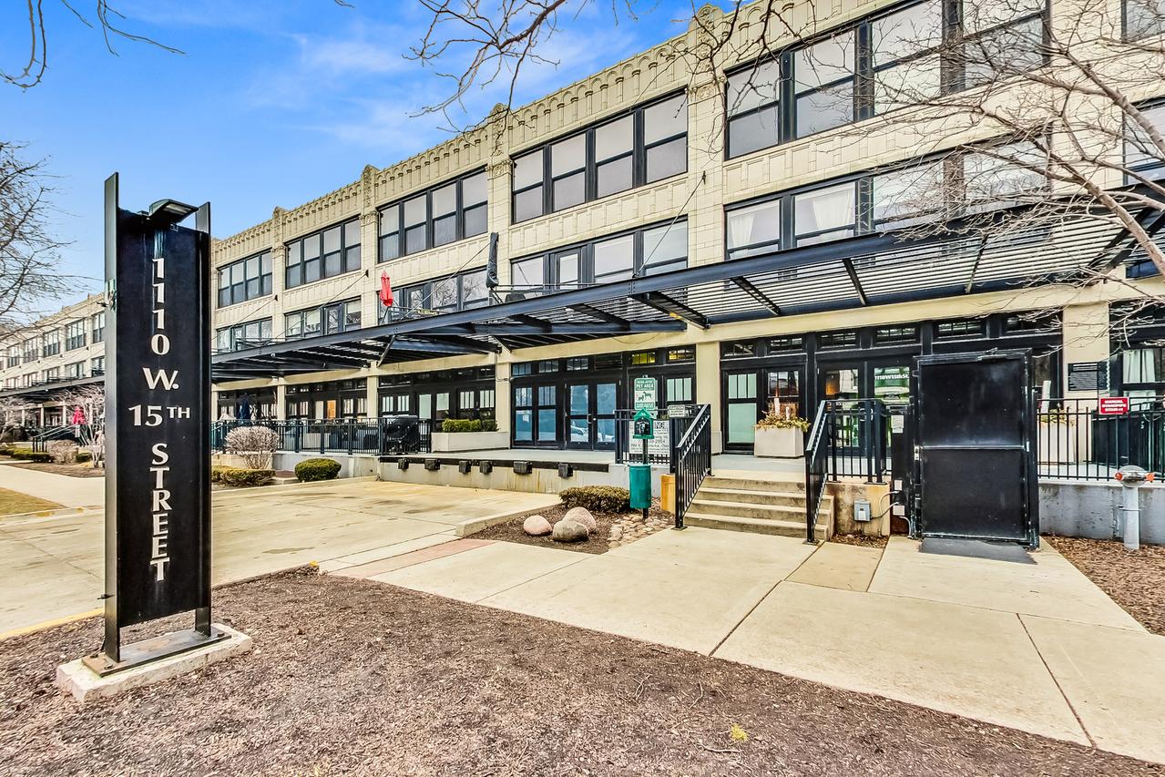 1110 W 15th St. #218, Chicago, IL 60608