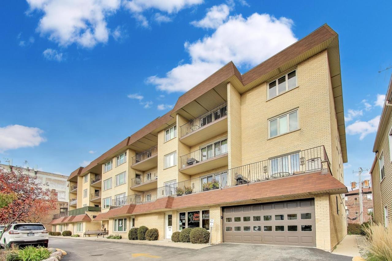 6121 N Northwest Hwy. #406, Chicago, IL 60631