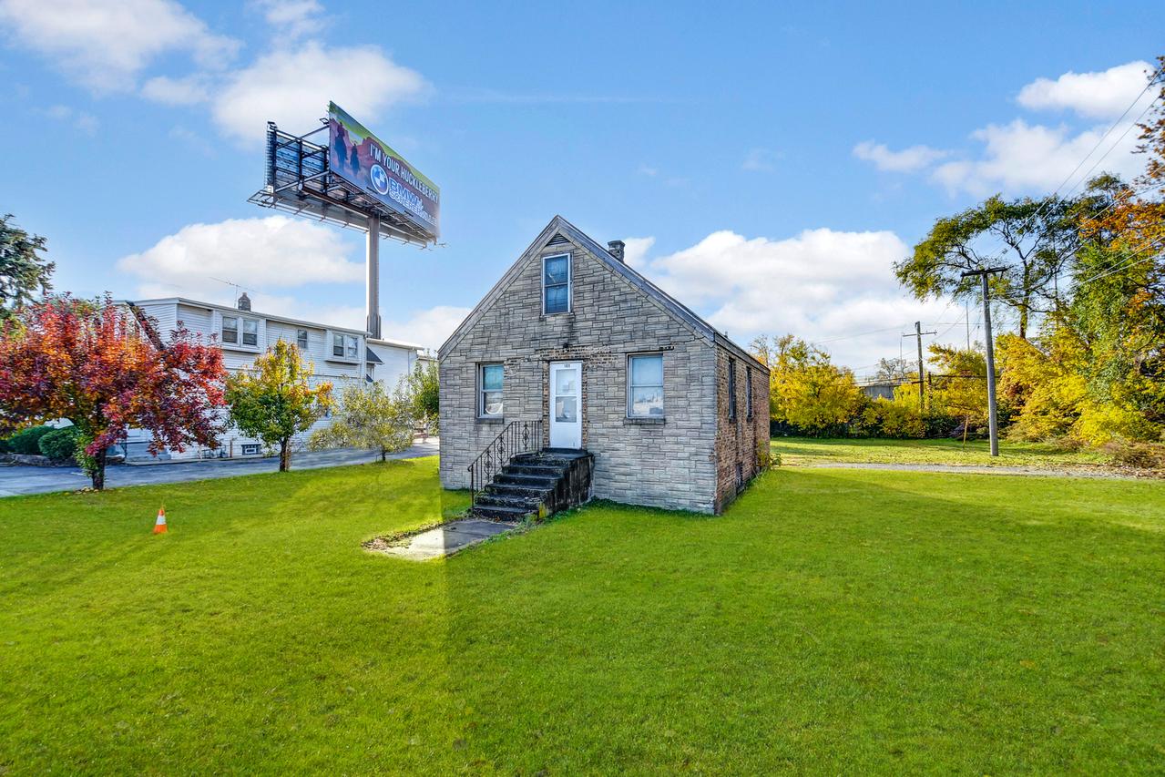 1025 171st St., East Hazel Crest, IL 60429