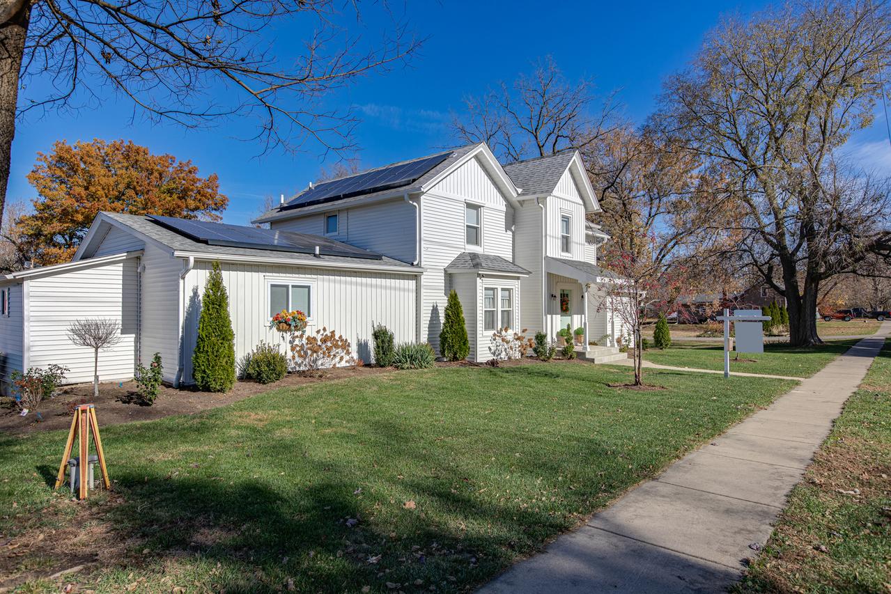 11 Bristol Ridge Rd., Bristol, IL 60512