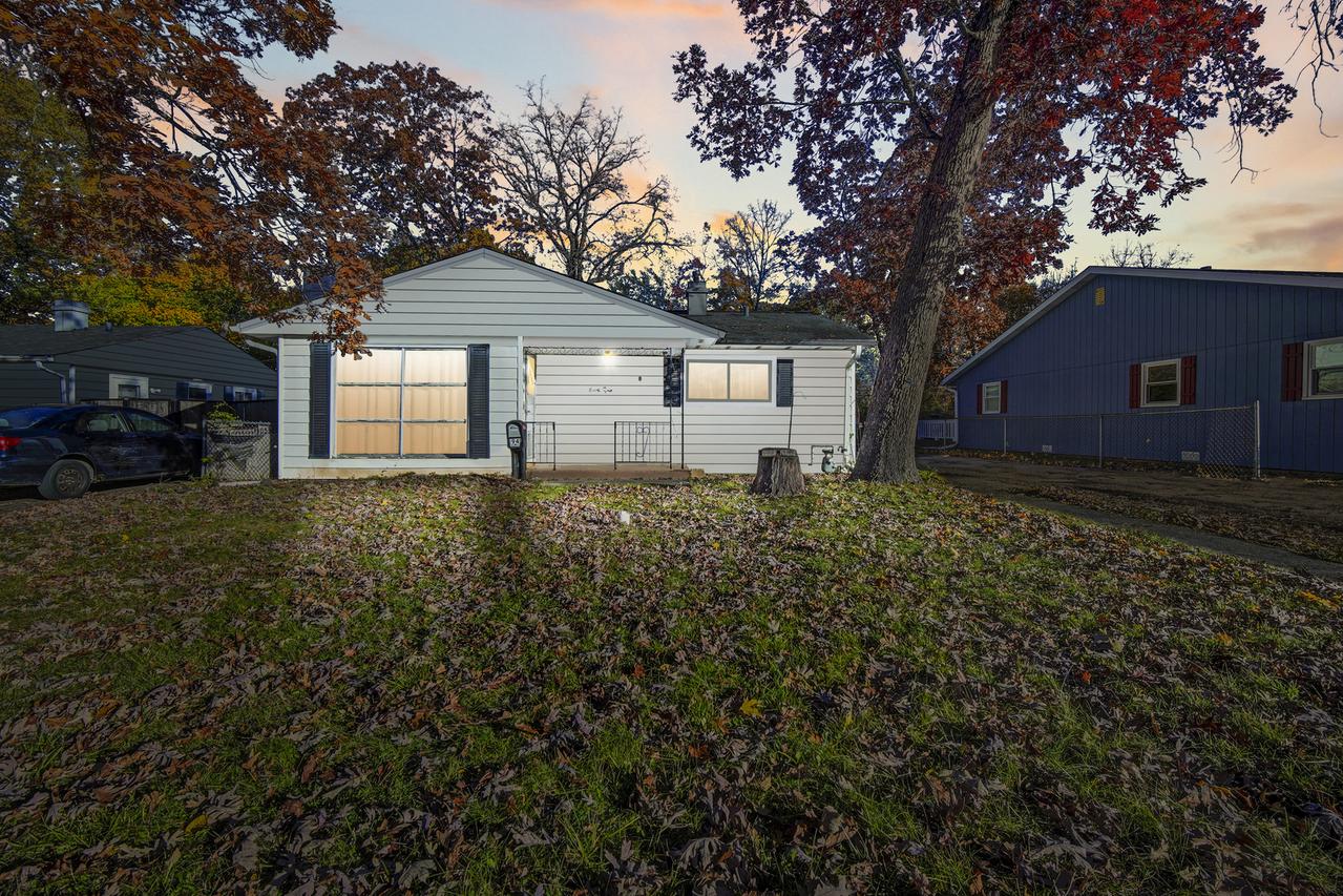 94 Wren Rd., Carpentersville, IL 60110