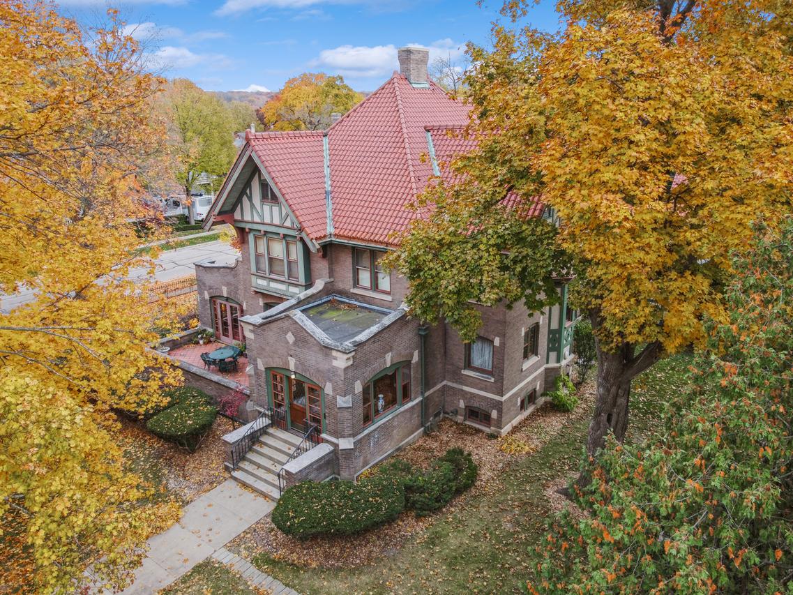 305 Oregon Ave., West Dundee, IL 60118