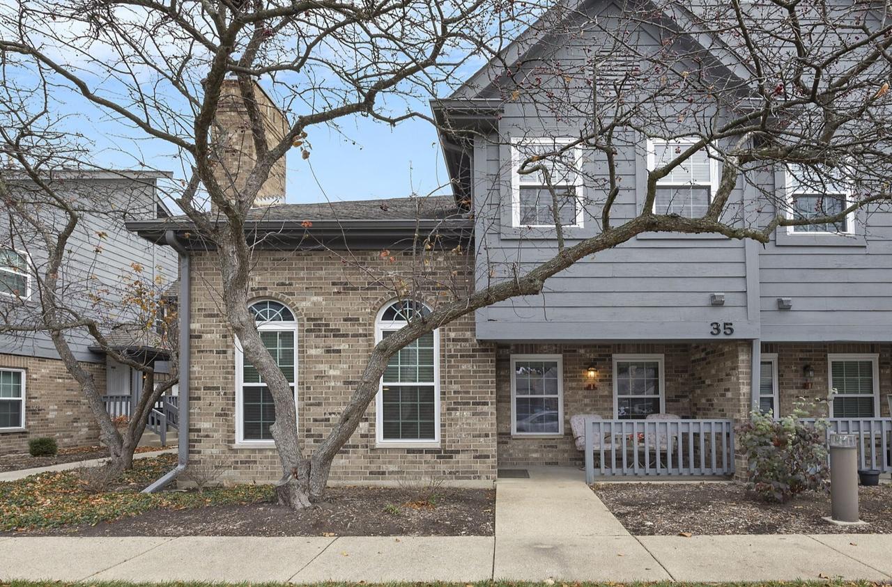 35 Foxcroft Rd. #123, Naperville, IL 60565