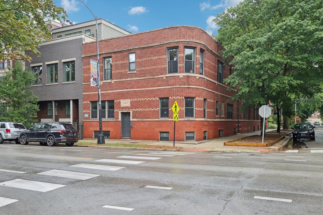 3733 N Damen Ave. #1, Chicago, IL 60618