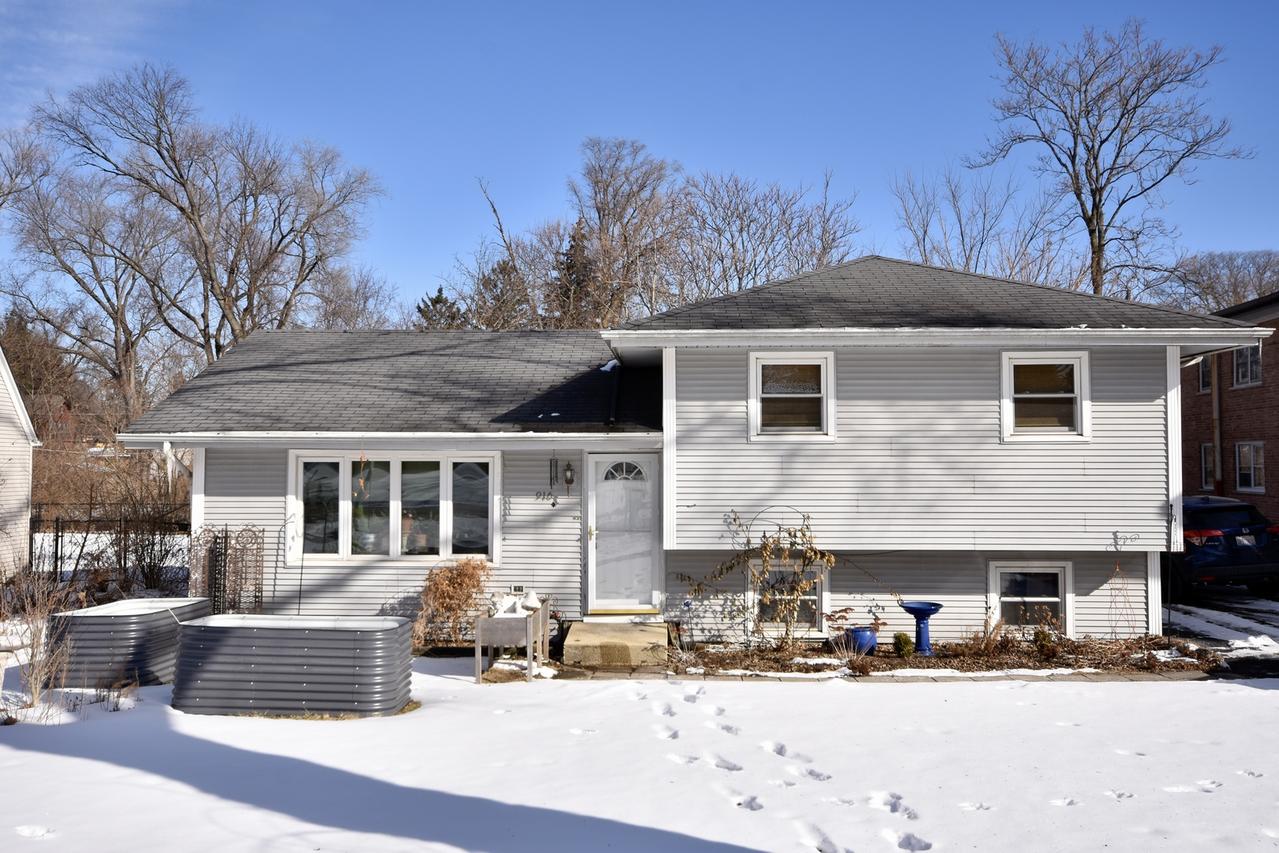 916 Lacey Ave., Lisle, IL 60532