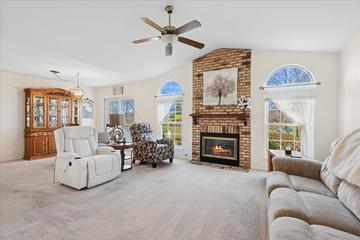 1445 Greens Ct., Glendale Heights, IL 60139