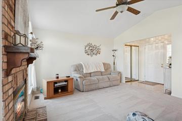 1445 Greens Ct., Glendale Heights, IL 60139