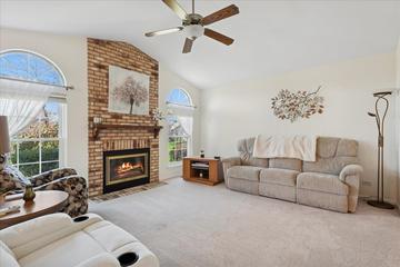 1445 Greens Ct., Glendale Heights, IL 60139