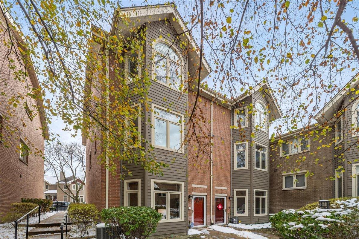 [Address Hidden by Seller], Chicago, IL 60657