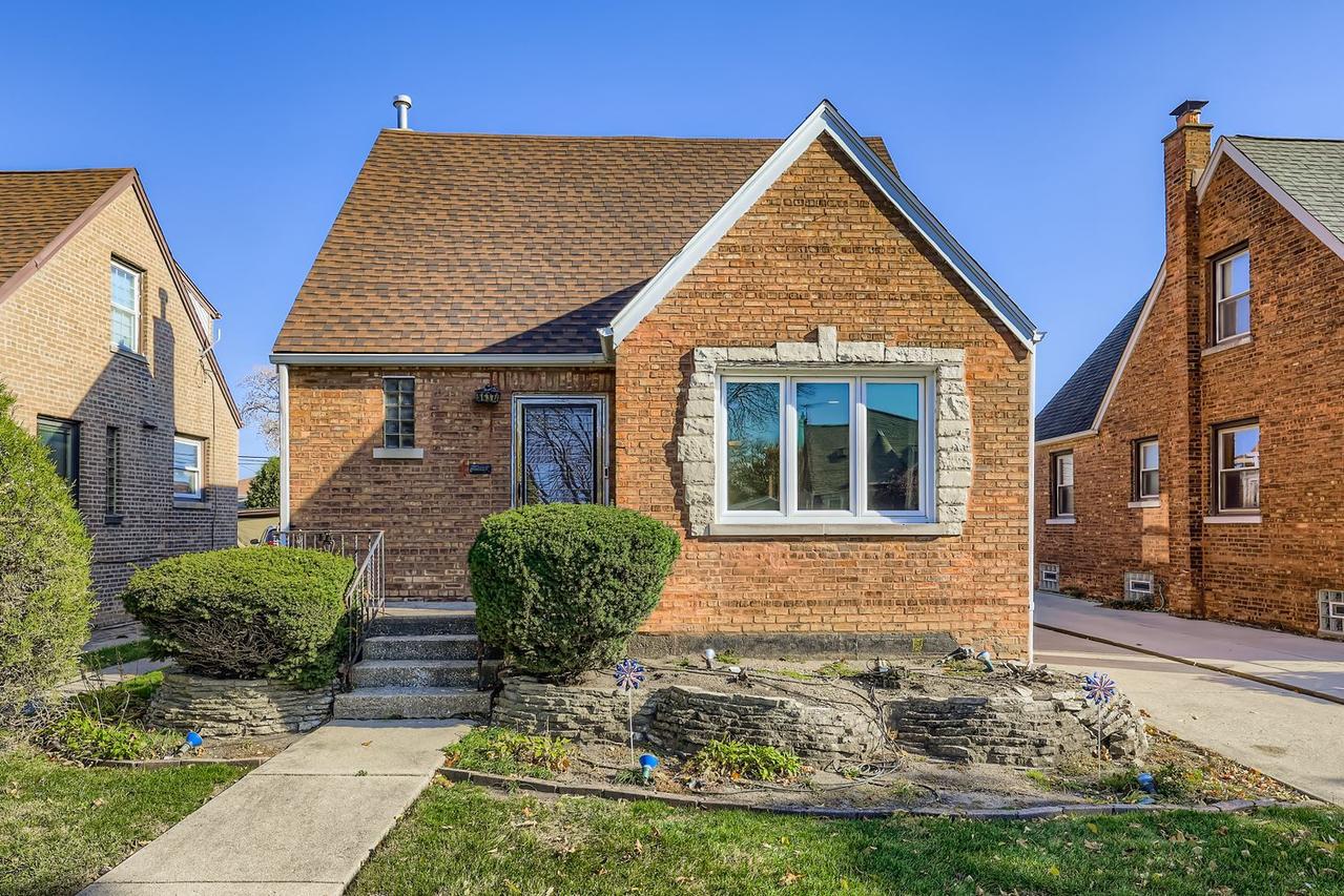 5637 S Natoma Ave., Chicago, IL 60638