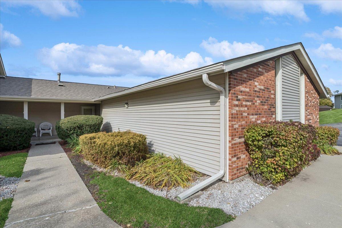 419 N Thornwood Dr. #A, Mchenry, IL 60050