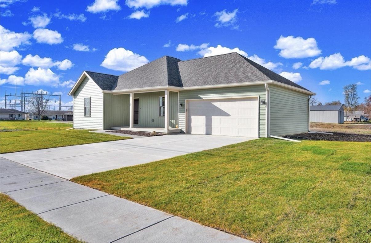 210 S Oak St., El Paso, IL 61738