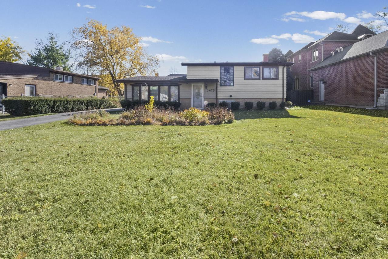 3475 Tamarind Dr., Northbrook, IL 60062