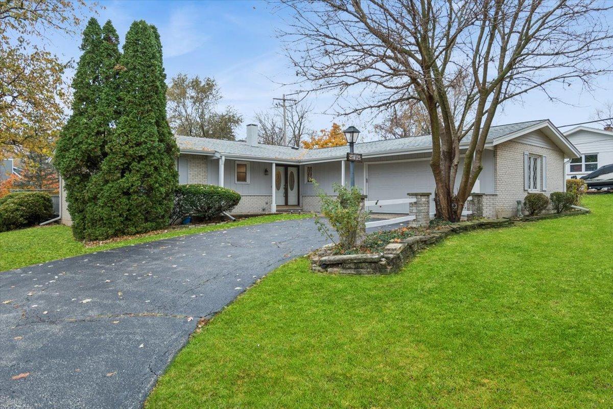 25W125 Lacey Ave., Naperville, IL 60563