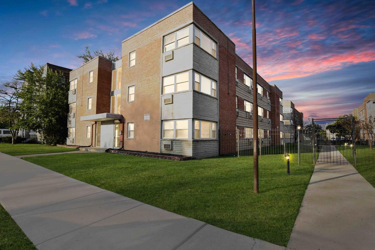 2405 W Balmoral Ave. #1A, Chicago, IL 60625