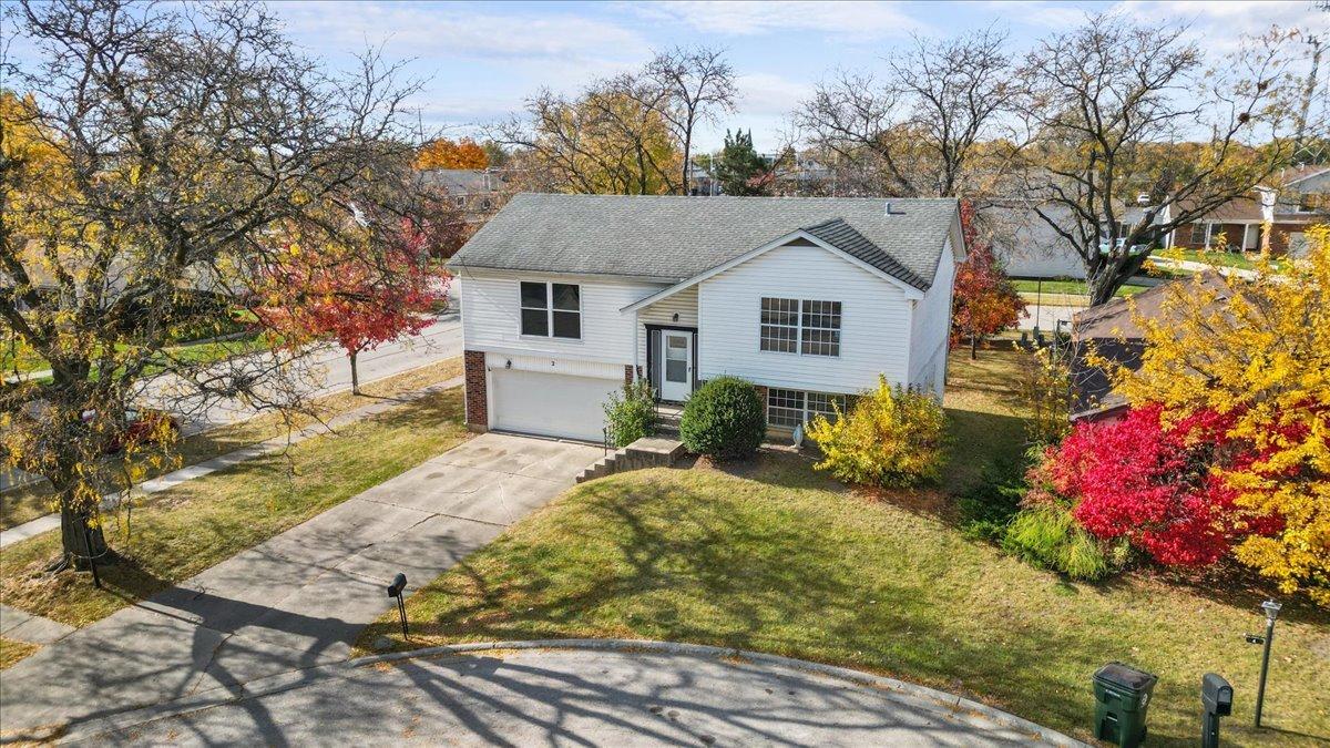 2 Oakmont Ct., Streamwood, IL 60107