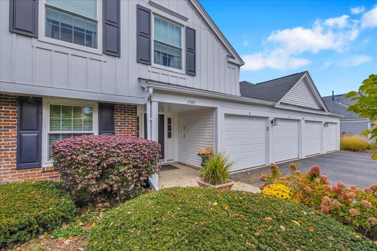 1785 Grosvenor Cir. #A, Wheaton, IL 60189