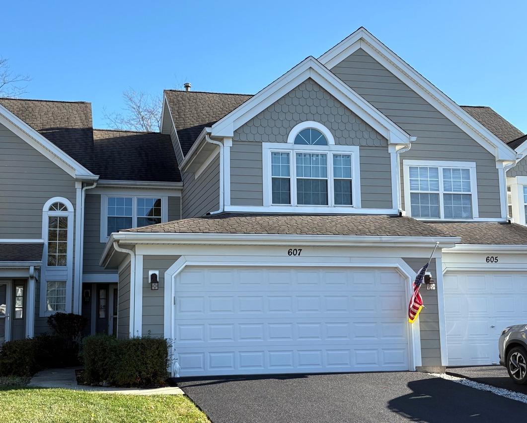 607 Kingsbridge Dr., Carol Stream, IL 60188