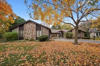 2130 Mallard Dr., Northbrook, IL 60062