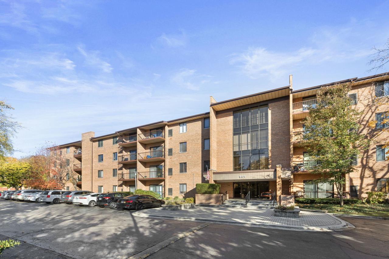 801 79th St. #103, Darien, IL 60561