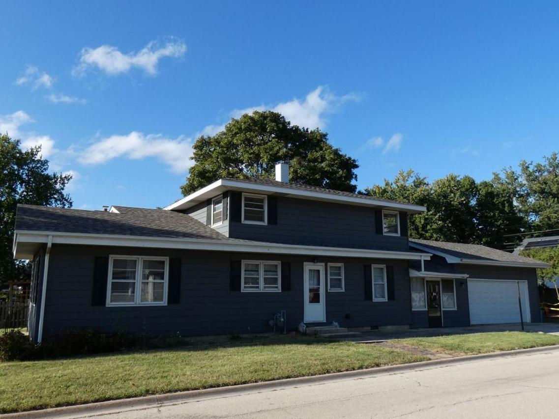 2300 Greengold St., Crest Hill, IL 60403