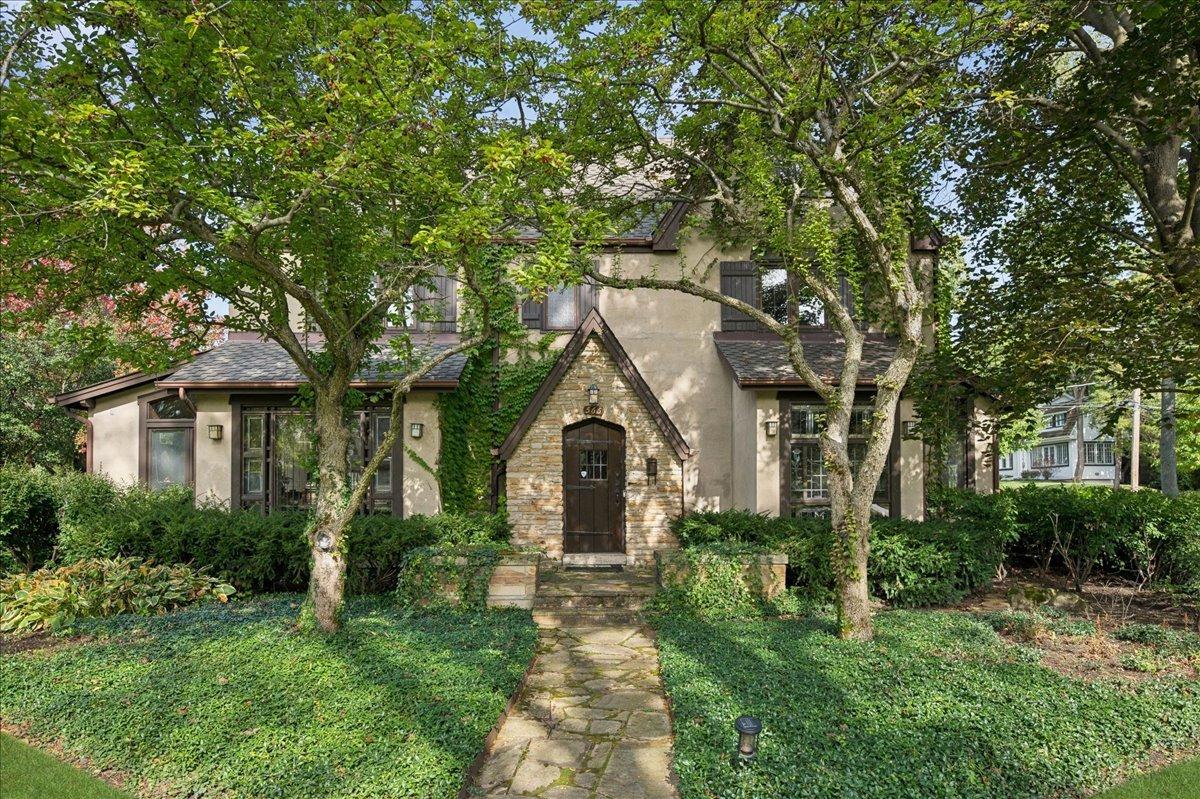 565 Woodlawn Ave., Glencoe, IL 60022