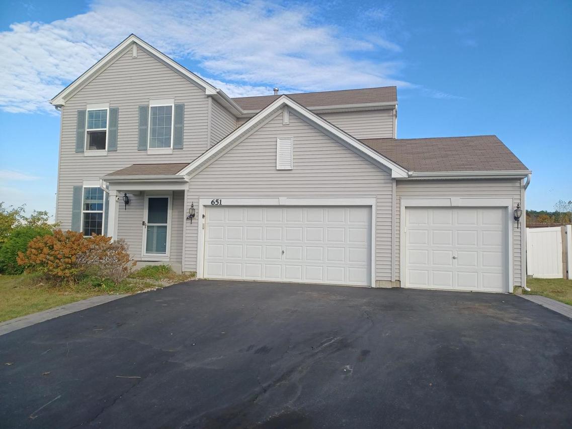 651 Olive Ln., Hampshire, IL 60140