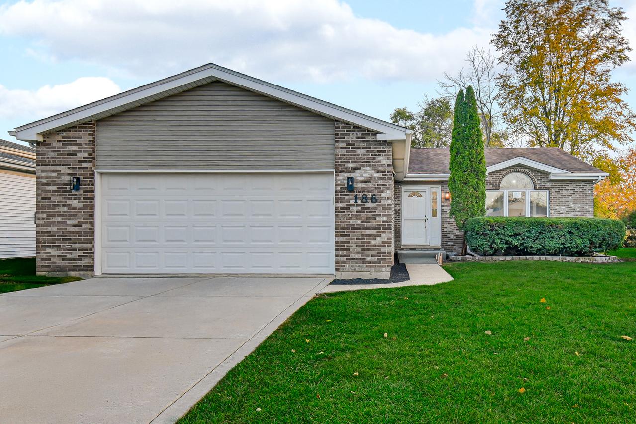 186 Cedarwood Dr., Steger, IL 60475