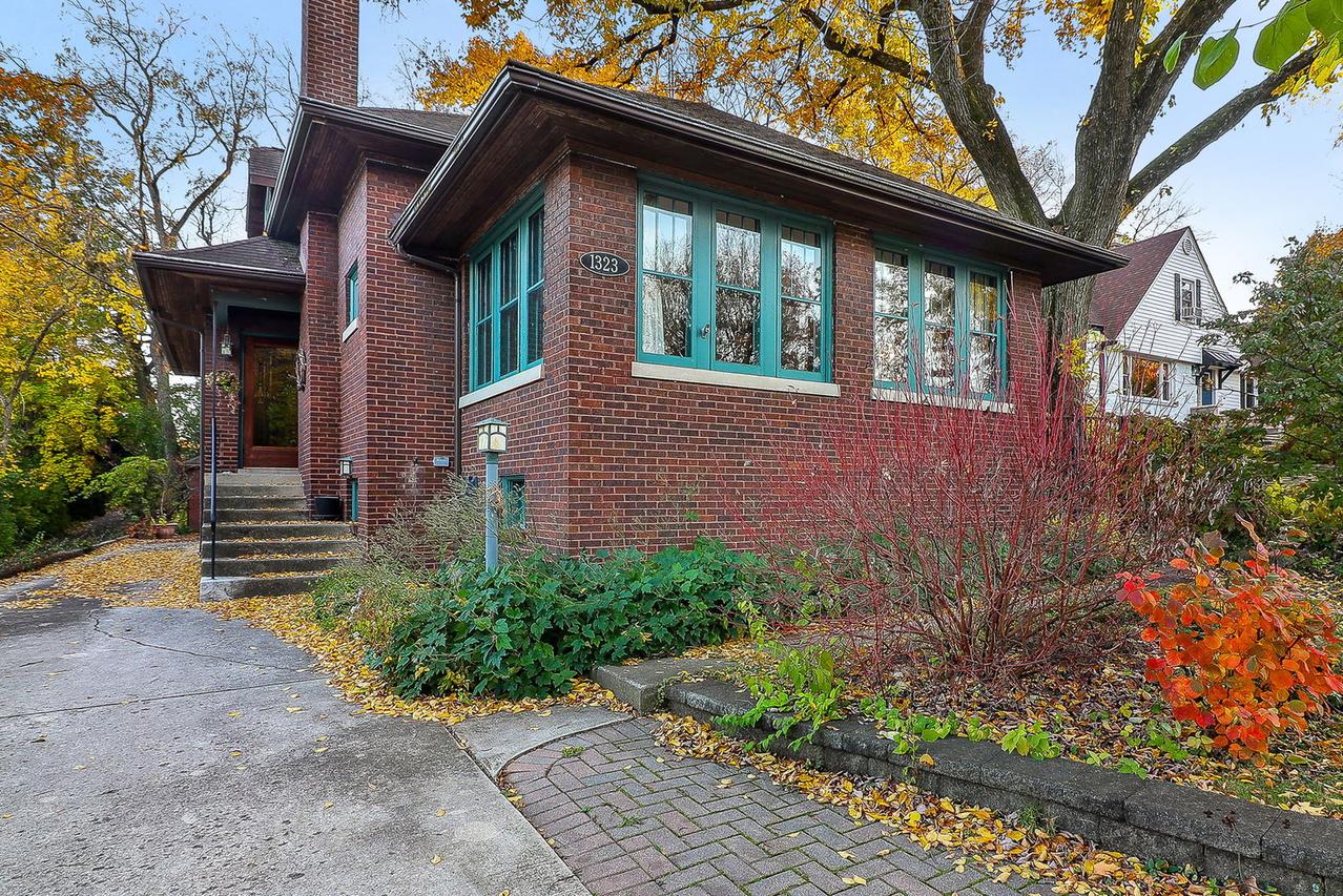 1323 Maple Ave., Downers Grove, IL 60515