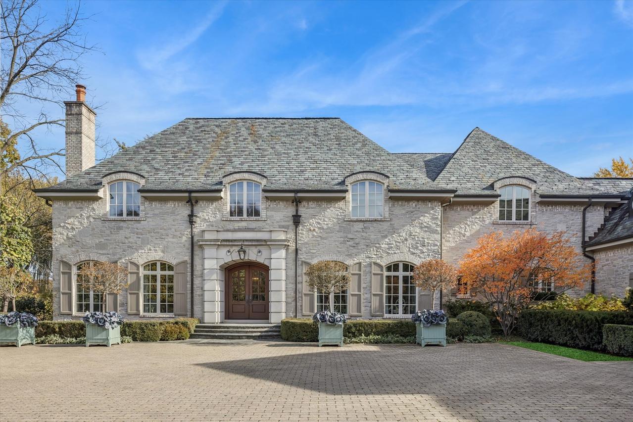 2450 Persimmon Dr., St. Charles, IL 60174