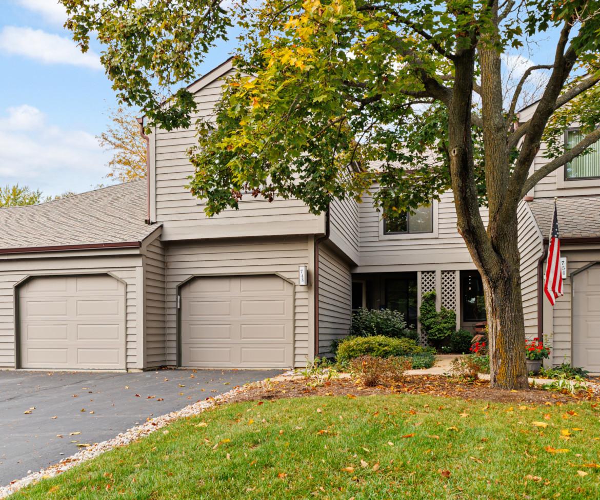 748 Shoreline Rd., Lake Barrington, IL 60010