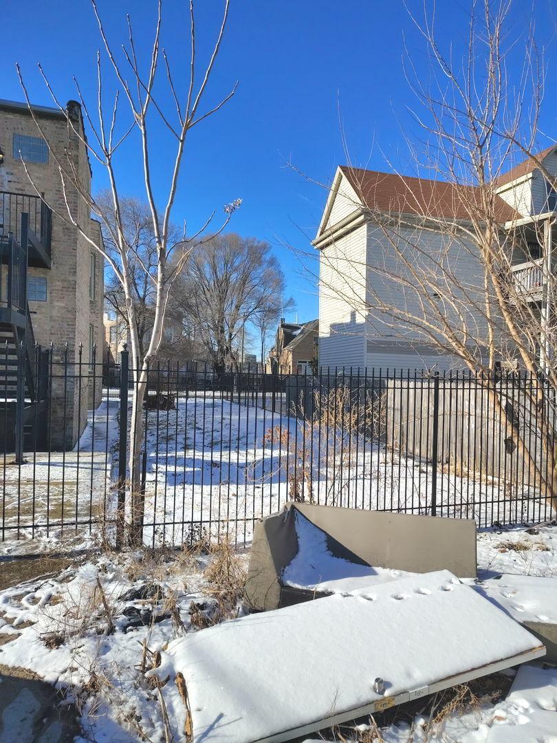 6737 S Eberhart Ave., Chicago, IL 60637