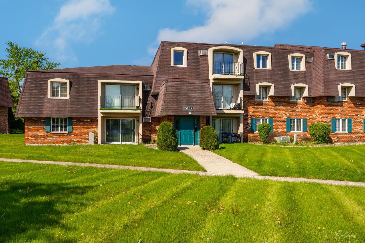 17963 Huntleigh Ct. #302, Country Club Hills, IL 60478