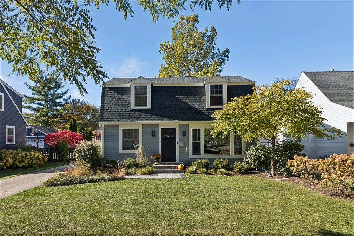 746 N Pine Ave., Arlington Heights, IL 60004