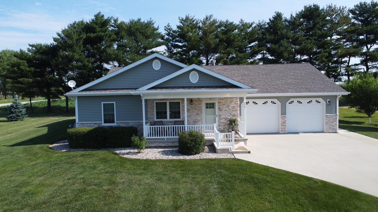 112 North St., Crescent City, IL 60928