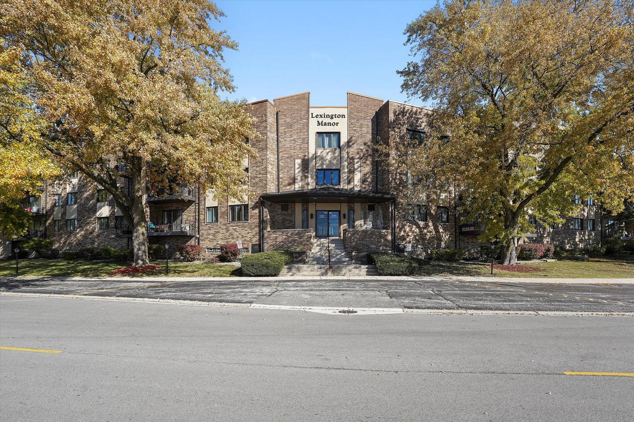 7100 W 95th St. #312, Oak Lawn, IL 60453