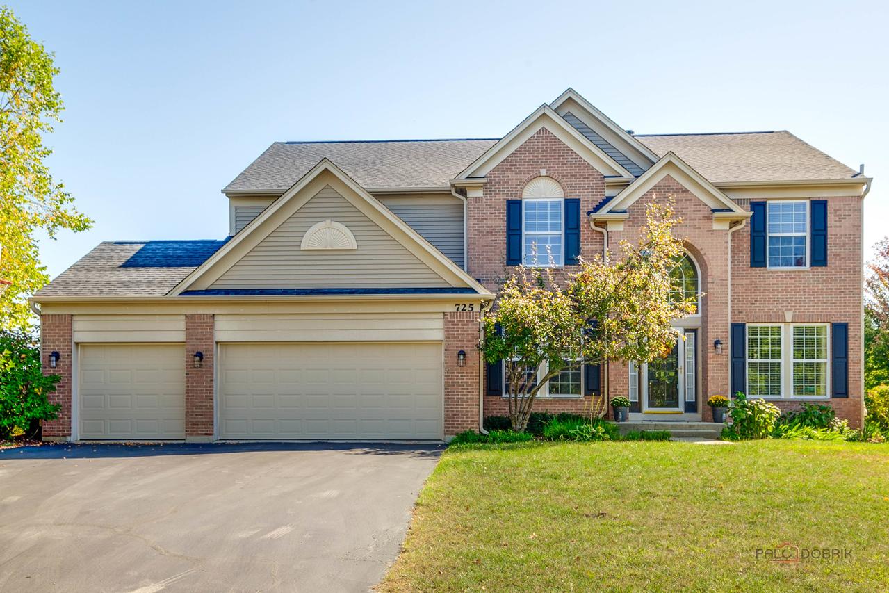 725 Porter Cir., Lindenhurst, IL 60046