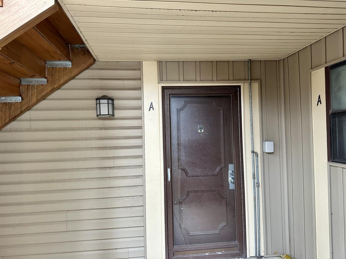 1350 Laguna Ct. #A, Hanover Park, IL 60133